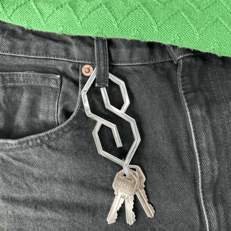❤️ Geometric-Shaped Carabiner Keychain
