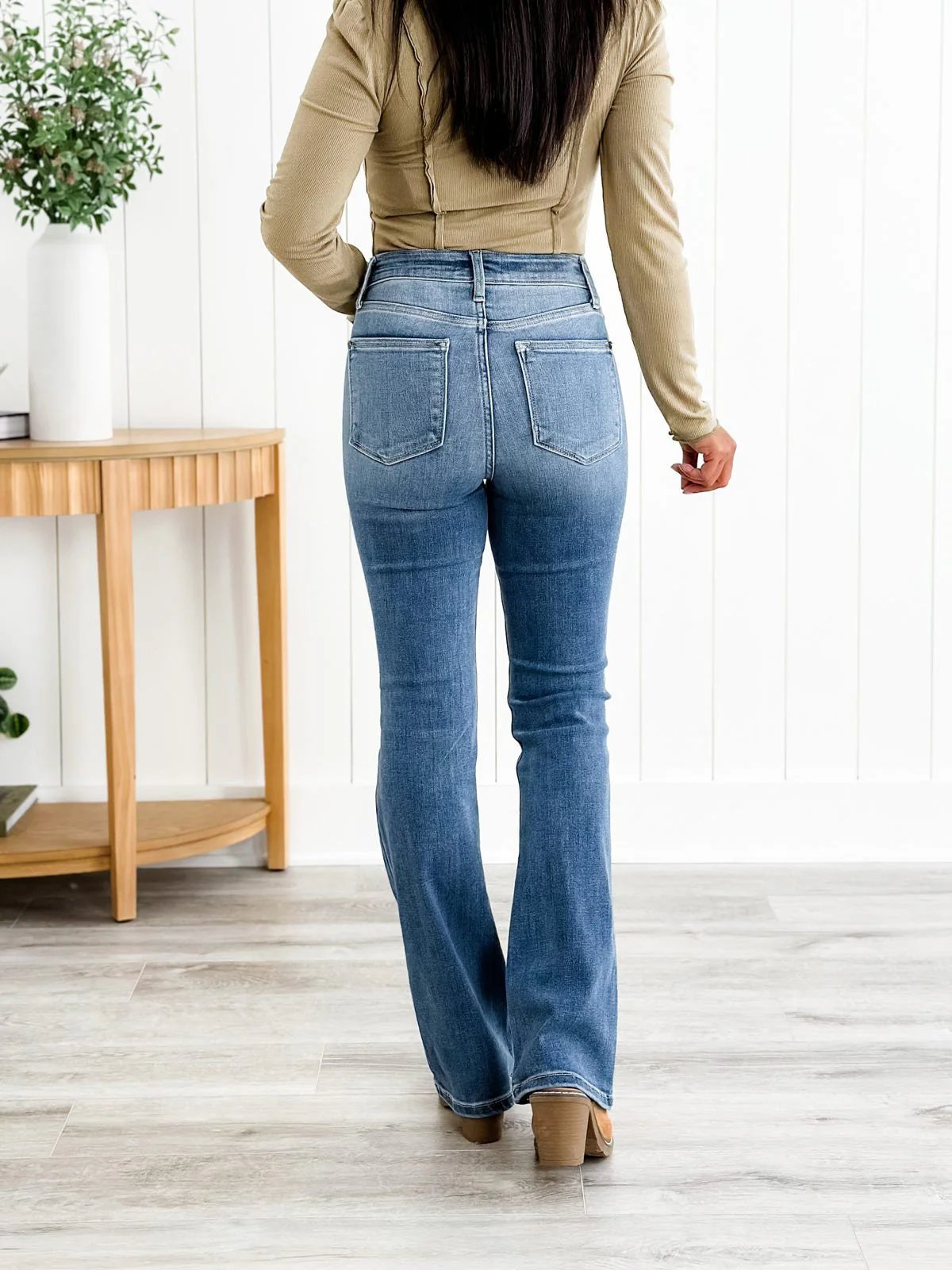 High-waisted trumpet jeans